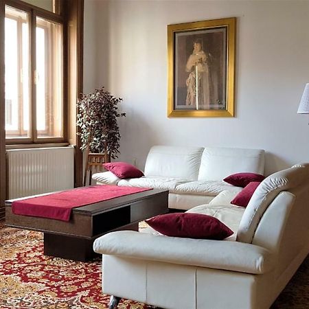 Luxury Apartment In The Heart Of Varazdin Bagian luar foto
