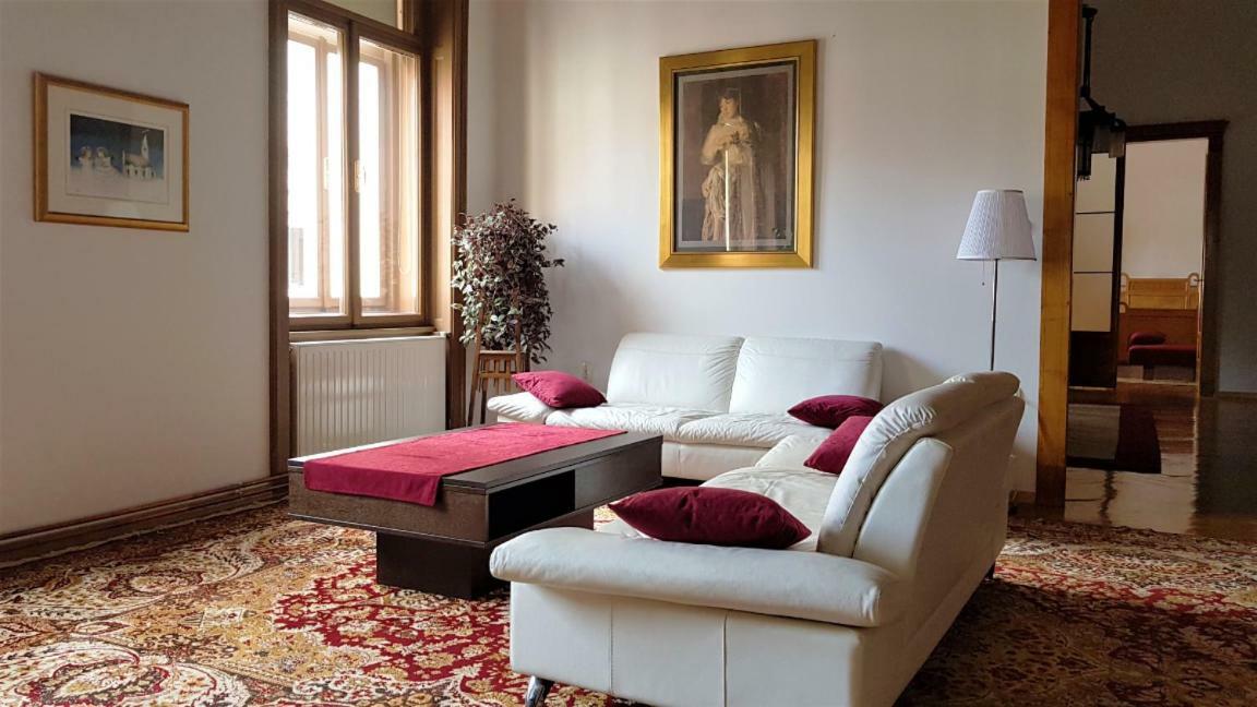 Luxury Apartment In The Heart Of Varazdin Bagian luar foto