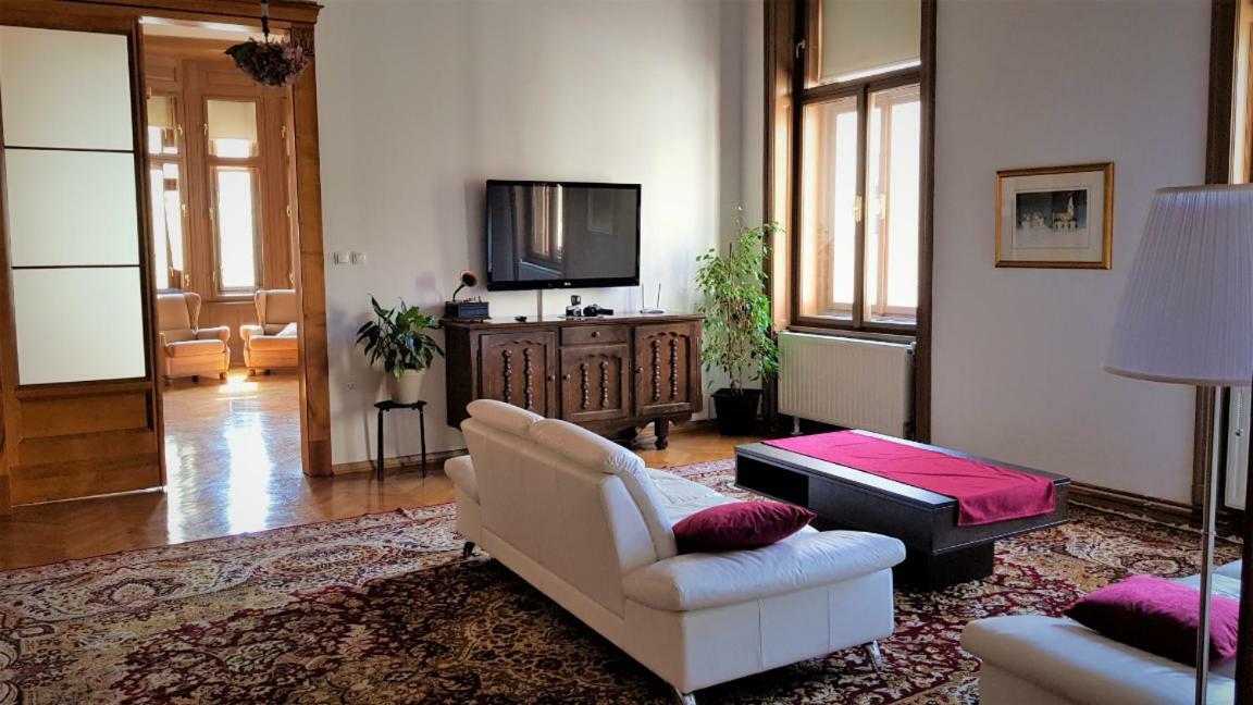 Luxury Apartment In The Heart Of Varazdin Bagian luar foto