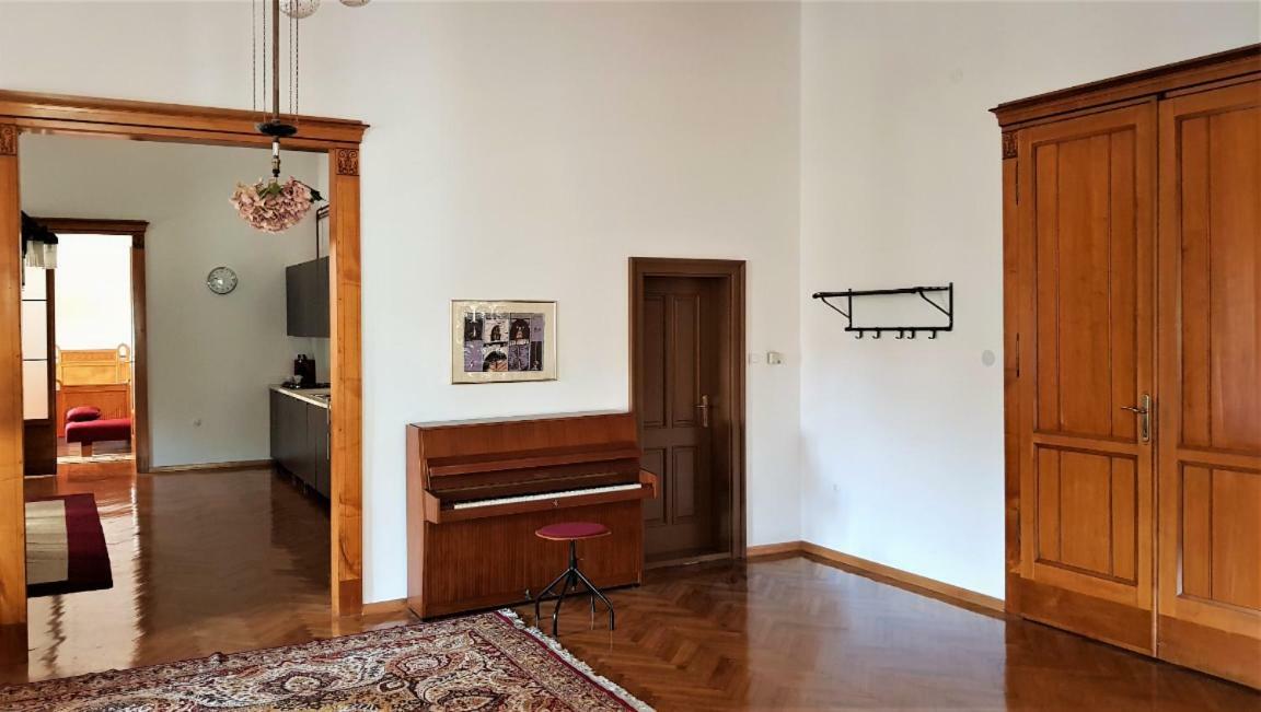 Luxury Apartment In The Heart Of Varazdin Bagian luar foto